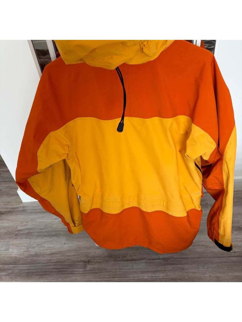 Women’s Large MEC Gortex Jacket - Picture 3 of 5